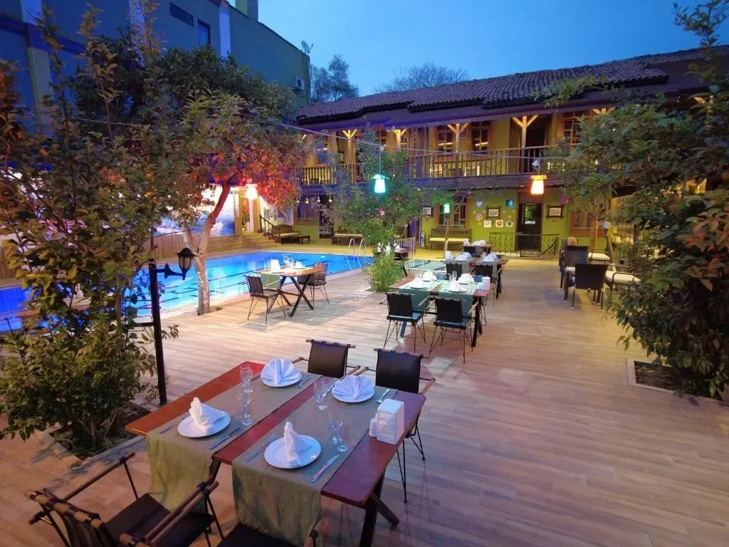 Exterior view of Oscar Boutique Hotel building